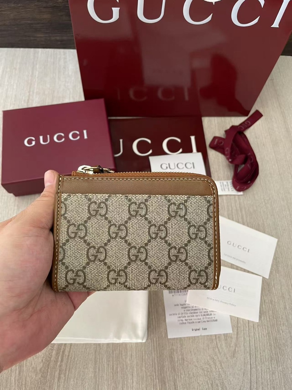 Gucci Beige GG Supreme Canvas Zip Card Case with Brown Leather Trim - Picture 1 of 12
